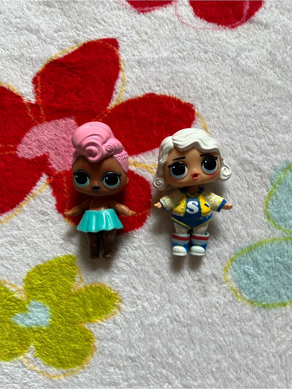 L.O.L. Surprise! Dolls pair